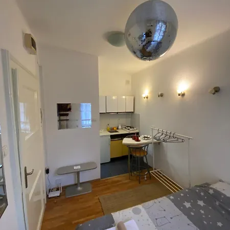 Shine Disco Apartment *